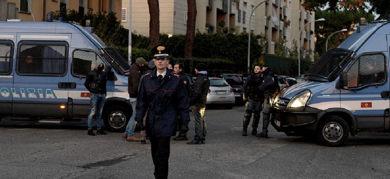 Junta de vecinos en Roma termina en tiroteo; hay tres muertos y varios heridos