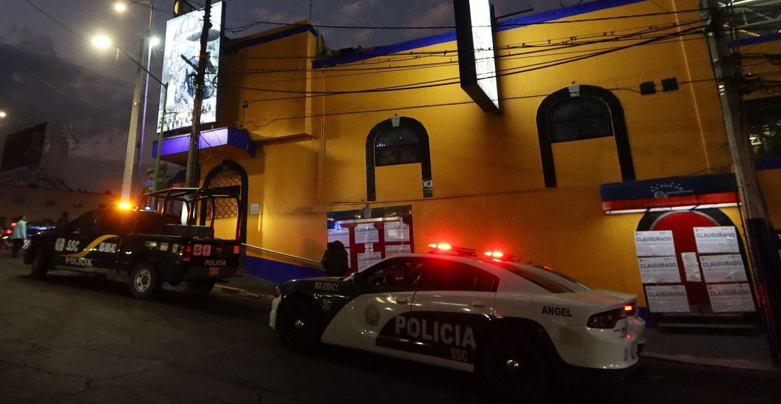 CIUDAD DE MÉXICO, 11DICIEMBRE2023.- Luego de que trabajadores del Restaurante La Polar, supuestamente ocasionaran la muerte del comensal Antinio Monroy debido a una golpiza, autoridades de seguridad e investigación capitalina mantienen las investigaciones en el lugar.