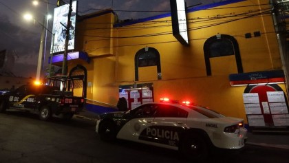 CIUDAD DE MÉXICO, 11DICIEMBRE2023.- Luego de que trabajadores del Restaurante La Polar, supuestamente ocasionaran la muerte del comensal Antinio Monroy debido a una golpiza, autoridades de seguridad e investigación capitalina mantienen las investigaciones en el lugar.