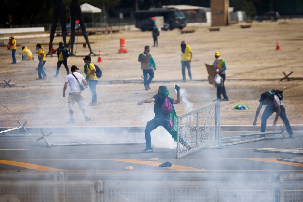 Caos en Brasil: Seguidores de Bolsonaro invaden Congreso, Presidencia y Suprema Corte