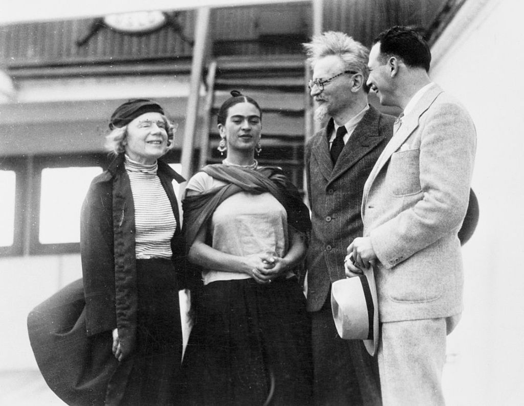 leon-trotsky-frida-kahlo