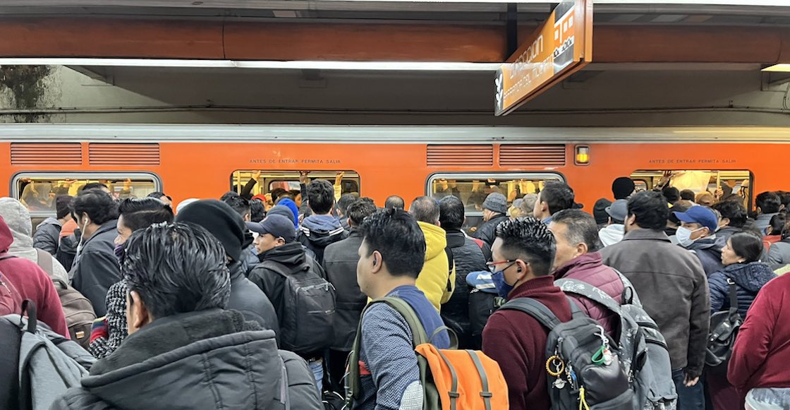 Otra Vez La Línea 7 Del Metro: Ahora Sin Luz Y Con Tardanza De Trenes