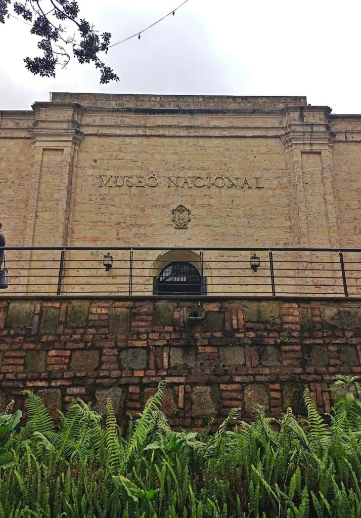 Mujer francesa denuncia 'Xenofobia' porque le cobraron la entrada en un museo de Colombia