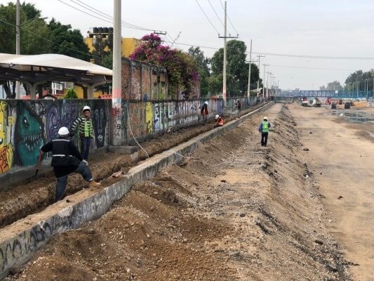 sobre-el-gran-canal-de-desagüe-a-un-hermoso-parque