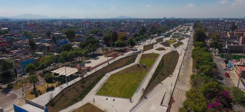 Sobre el Gran Canal: De desagüe a un hermoso parque