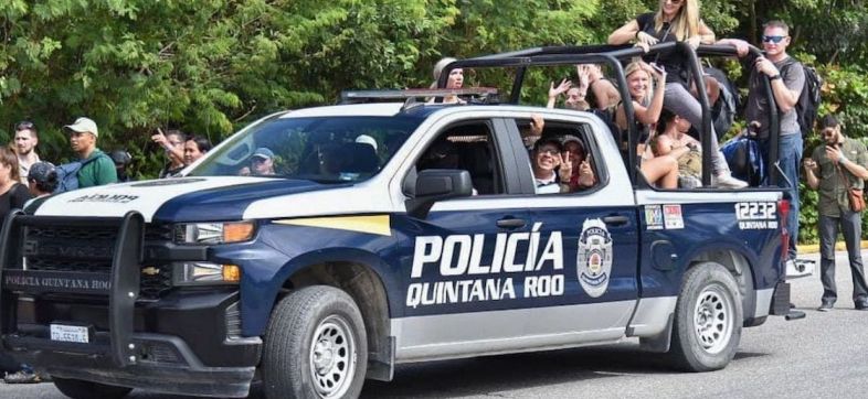 policia-ride-turistas-cancun-taxistas-protesta