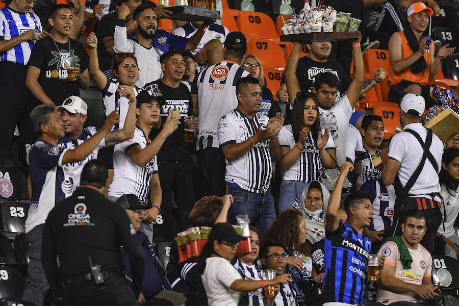 La barra de Rayados fue al juego contra León 