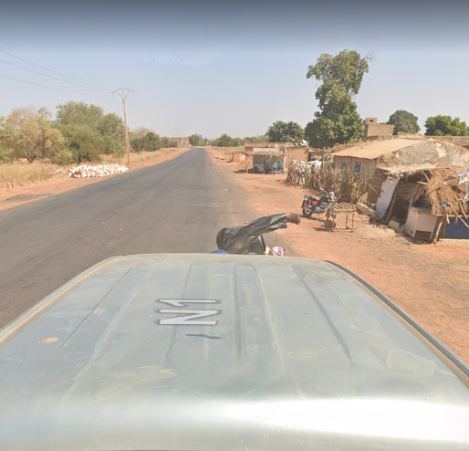 Auto de Google Maps atropelló a un motociclista y la secuencia ya es viral