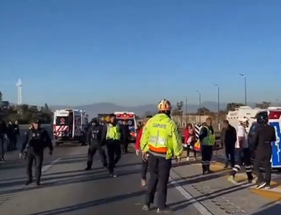 Autobús De Peregrinos Vuelca En La México Puebla 3 Muertos Y 25 Heridos