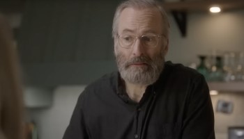 Bob Odenkirk tiene una crisis de mediana edad en el tráiler de Lucky Hank