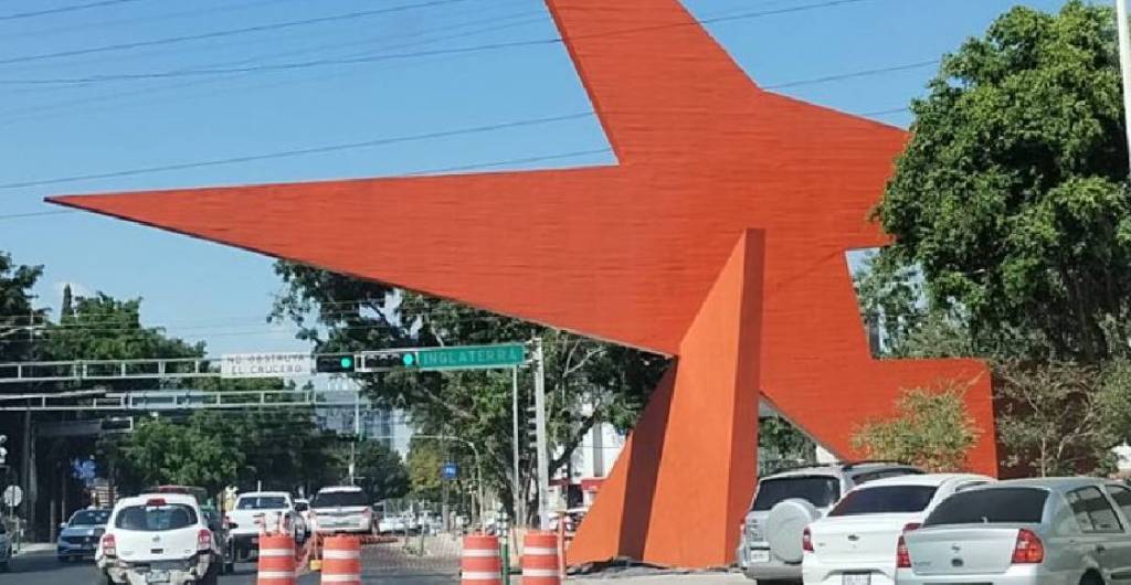 escultura-pajaro-naranja-guadalajara