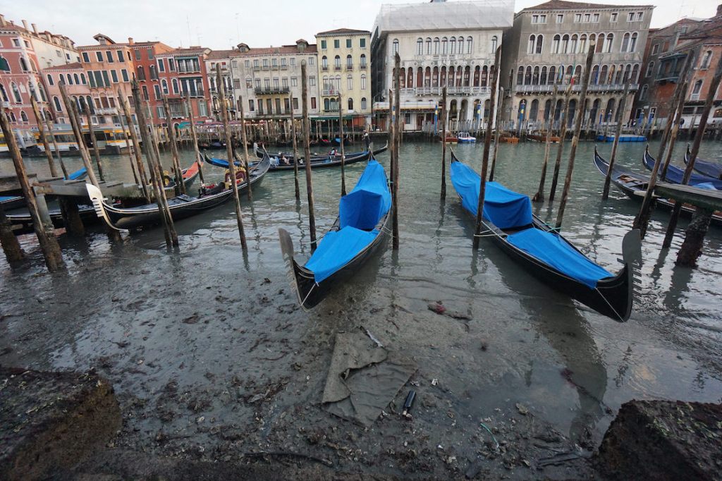 Se secan los canales de Venecia y temen una nueva sequía en Italia.