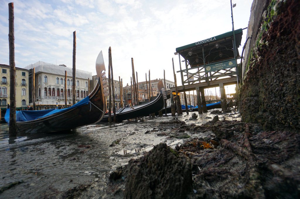 Se secan los canales de Venecia y temen una nueva sequía en Italia.