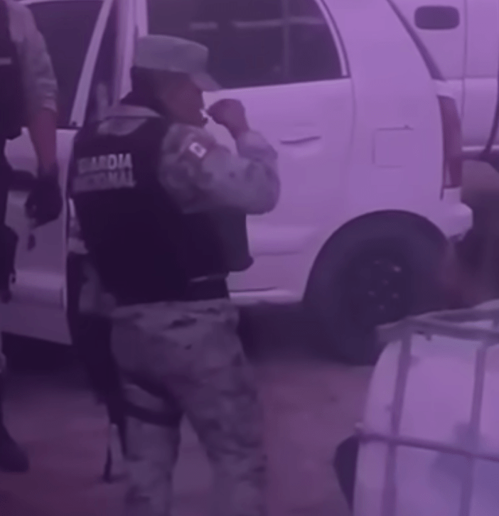 Dos elementos de la Guardia Nacional, cachados en video, inhalando cocaína