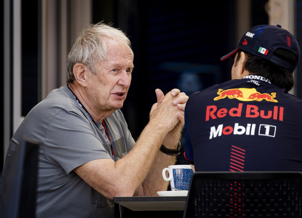 helmut marko y checo perez