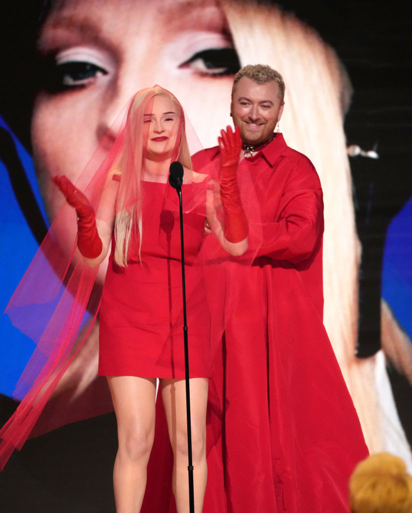 Acusan a Sam Smith y Kim Petras de 'alabar al diablo' en los Grammy 2023