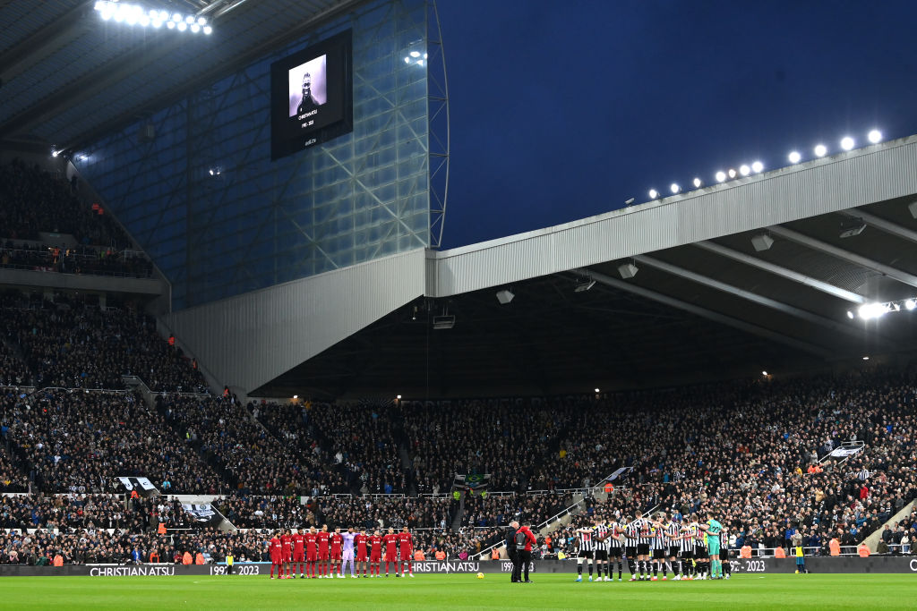 St. James Park homenajea a Christian Atsu