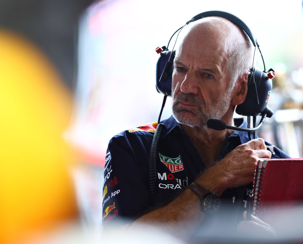 Adrian Newey en el pitwall de Red Bull