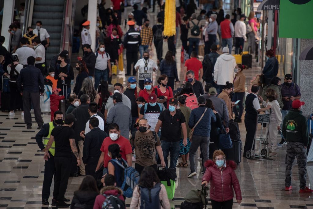 Les explicamos el relajo del AICM y los horarios de vuelos en el aeropuerto