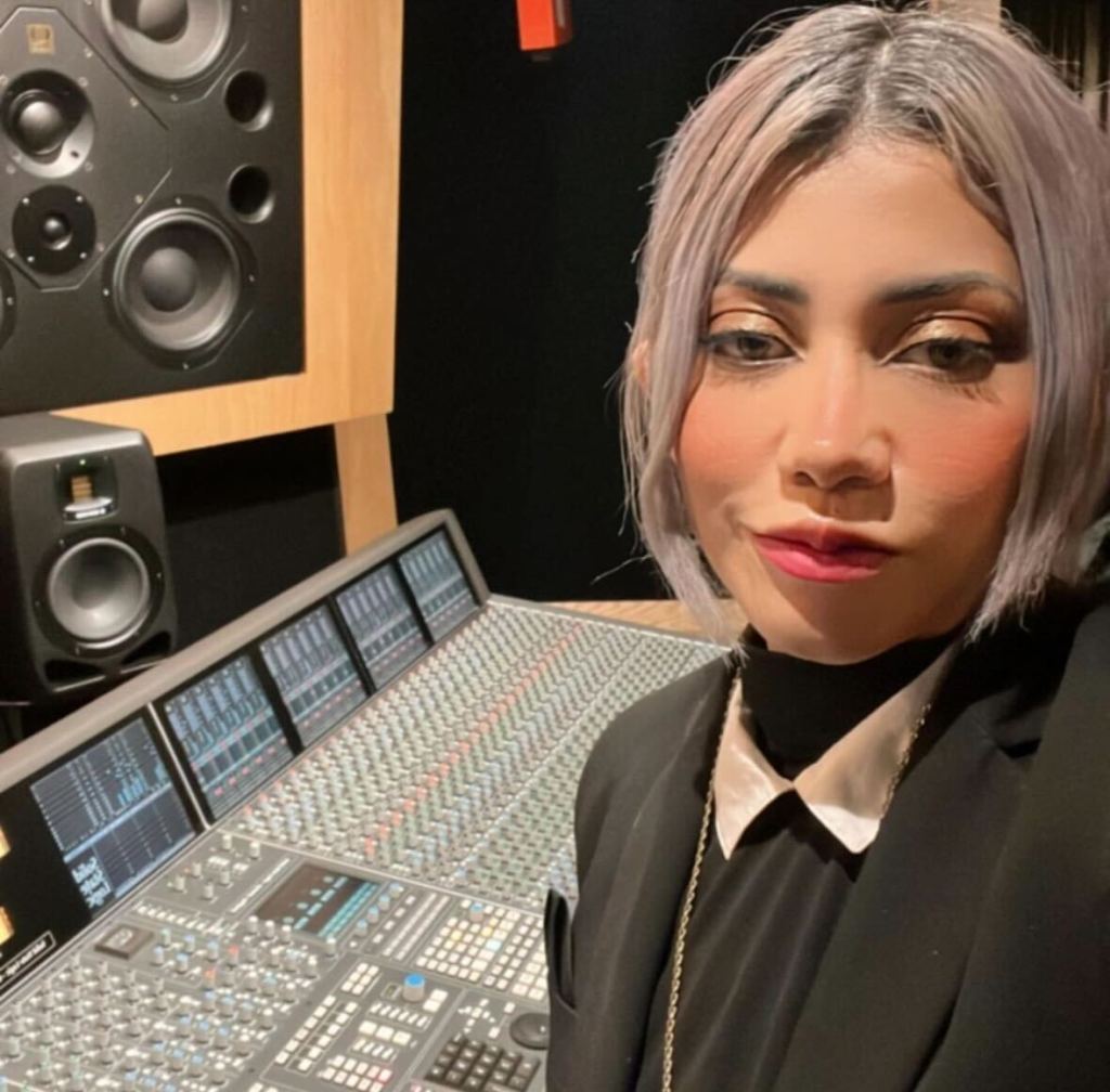 Diana Urquiza, la productora e ingeniera de sonido que busca abrirle paso a las chicas en la música