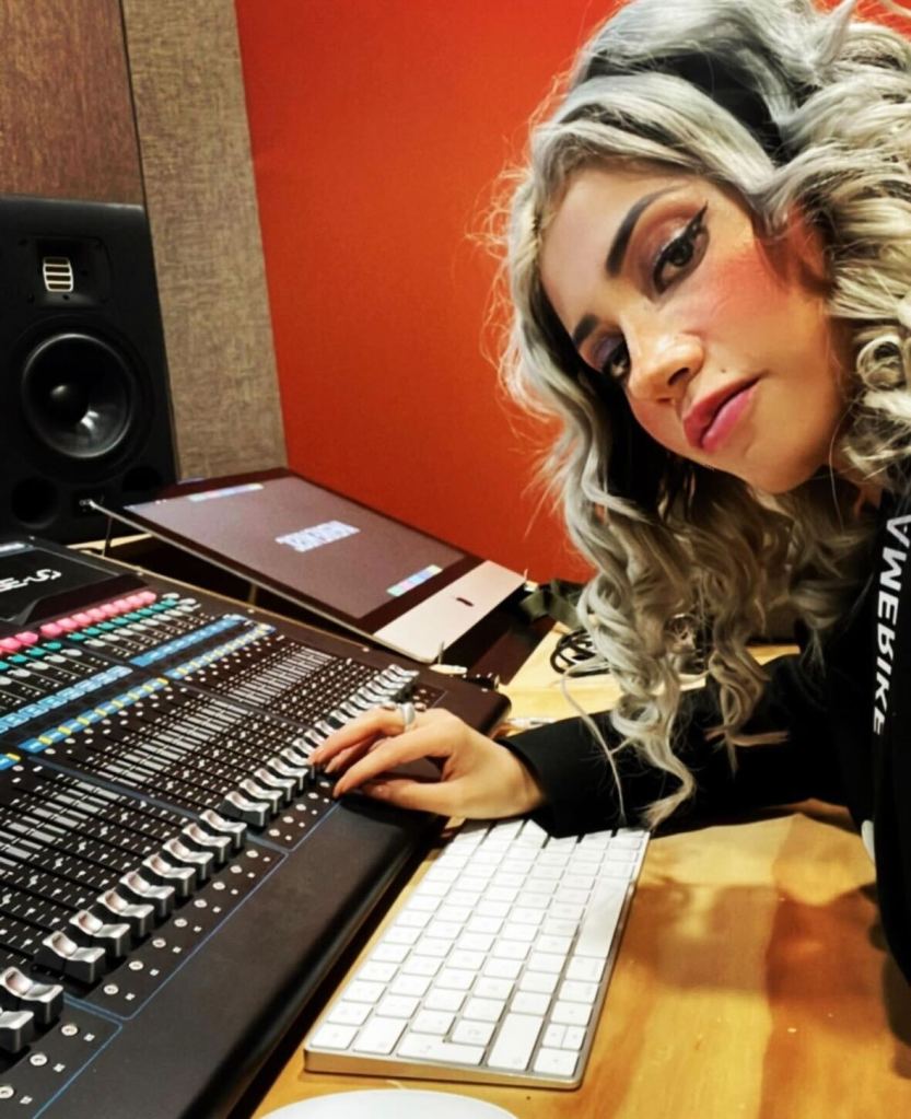 Diana Urquiza, la productora e ingeniera de sonido que busca abrirle paso a las chicas en la música