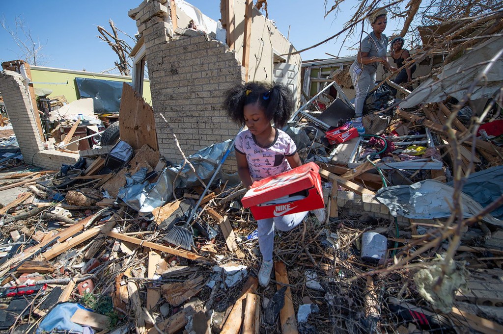 Fotos y videos: Las terribles imágenes del tornado en Mississippi