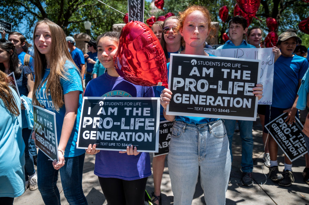 Hombre demanda a tres mujeres en Texas por ayudar al aborto de su novia