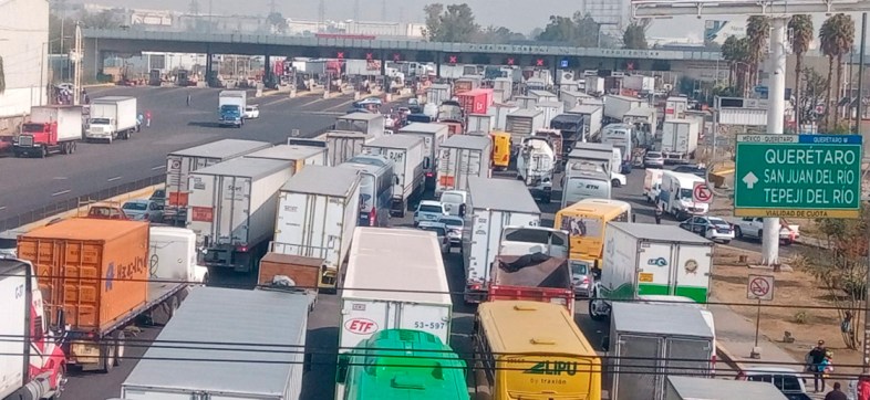 transportistas-bloquean-mexico-cuernavaca-queretaro