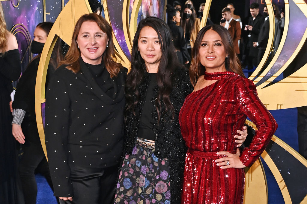 Victoria Alonso con Salma Hayek 