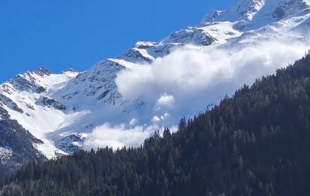 Mueren 4 personas tras una avalancha de nieve en los Alpes franceses