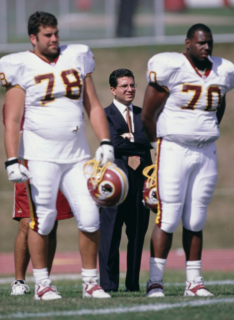 Dan Snyder en 1999 tras comprar a los Redskins, en aquel momento nombre de la franquicia