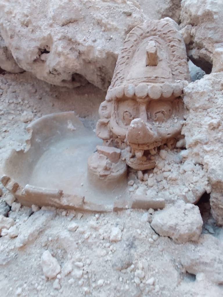INAH descubre cabeza de dios maya.