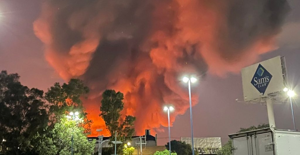 incendio-en-central-de-abasto-explota-bodega-plastico-tarima-1