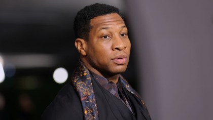 Tsss: Jonathan Majors es despedido de su agencia luego de agredir a mujer