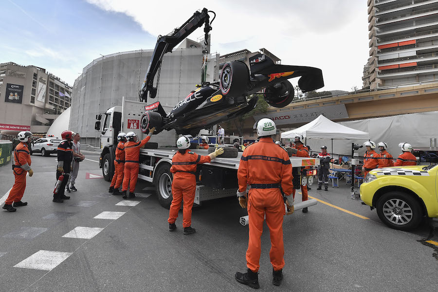 Checo Pérez perdió el auto en Mónaco