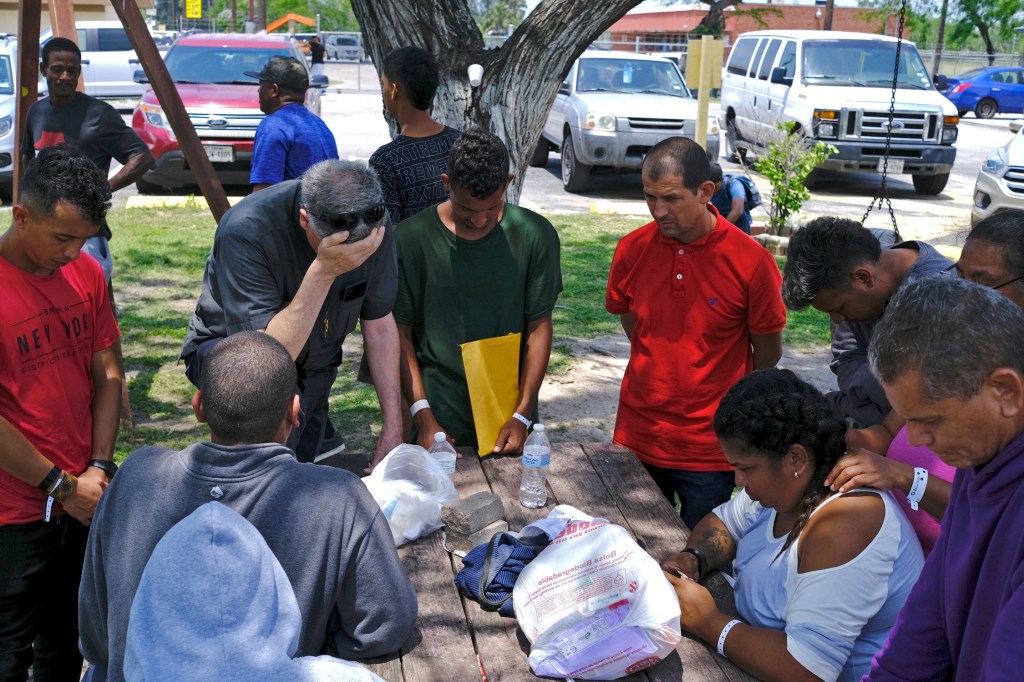 7 muertos y 6 heridos: Conductor atropella a migrantes en Texas y el video es terrible