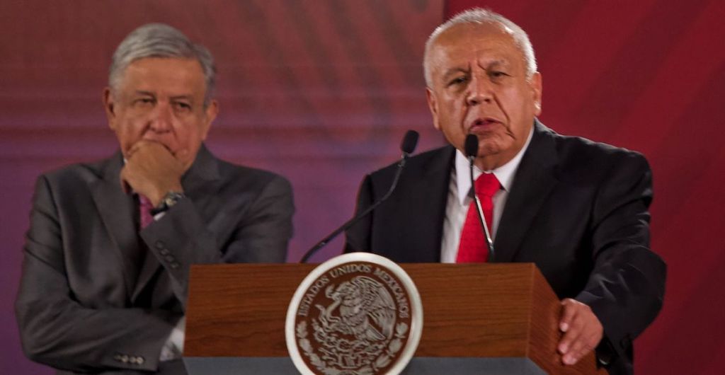 CIUDAD DE MÉXICO, 30JULIO2019.- Andrés Manuel López Obrador, presidente de México y Francisco Garduño, director del Instituto Nacional de Migración durante la conferencia matutina en el Palacio de Gobierno. FOTO: ANDREA MURCIA / CUARTOSCURO.COM