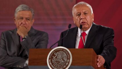 CIUDAD DE MÉXICO, 30JULIO2019.- Andrés Manuel López Obrador, presidente de México y Francisco Garduño, director del Instituto Nacional de Migración durante la conferencia matutina en el Palacio de Gobierno. FOTO: ANDREA MURCIA / CUARTOSCURO.COM