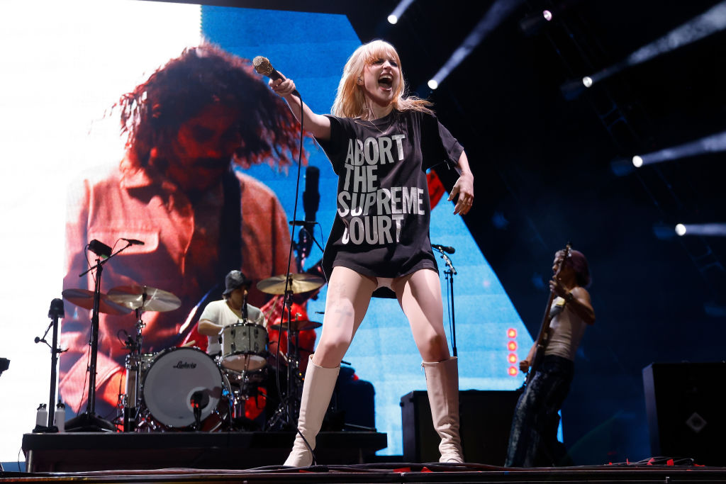 Hayley Williams corrió a fans de un concierto de Paramore