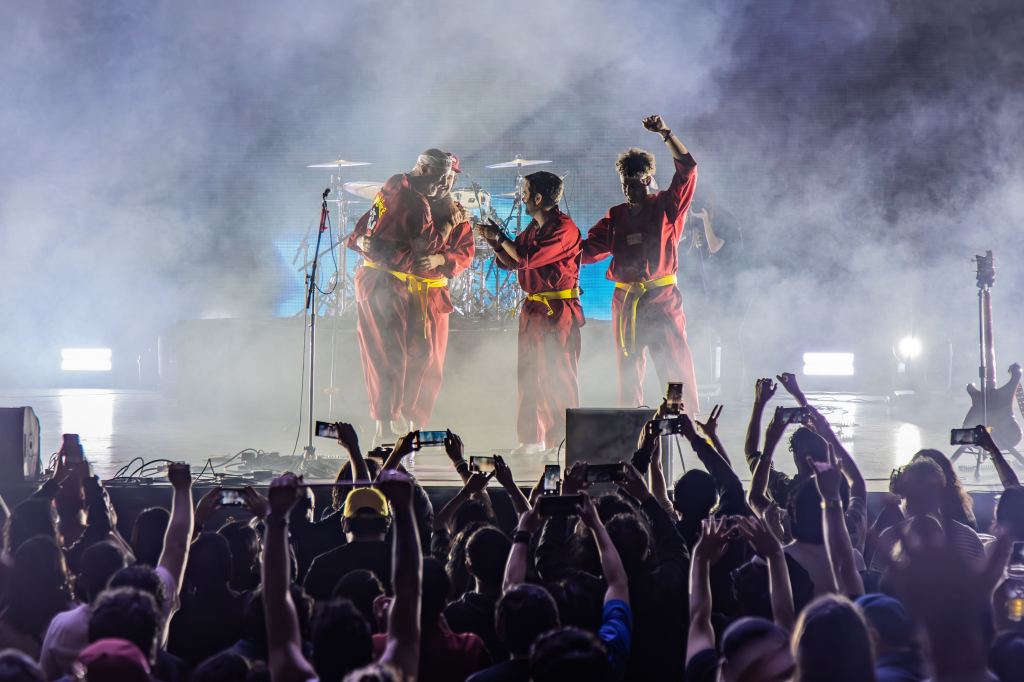 Los Dynamite volvieron con todo al Teatro Metropólitan (y hasta coverearon a Nirvana)