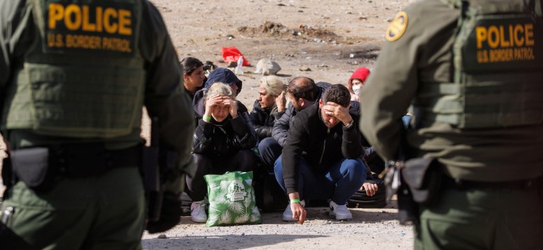 Filas de migrantes en Texas