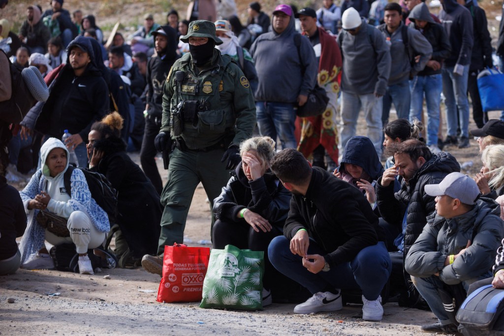 Filas de migrantes en Texas