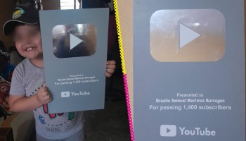 Papá le hizo una placa de YouTube a su hijo para que siga haciendo videos