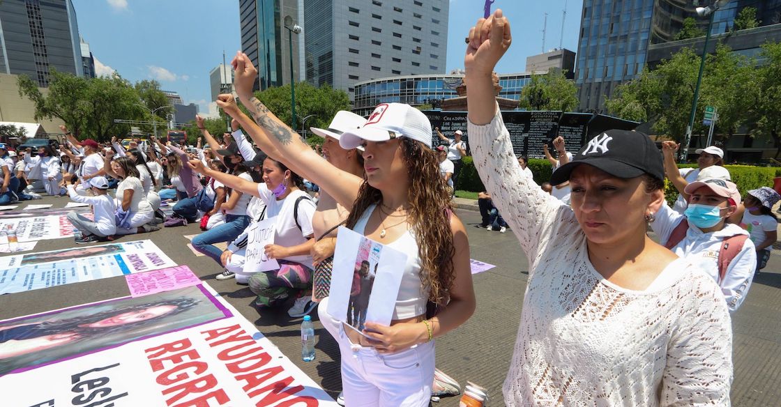 Familiares y amigos de Lesly Martínez Colín, la cual desapareció el 29 de abril de este año. La chica vivía en la alcaldía de Álvaro Obregón y la última vez estuvo con el novio en Jojutla, Morelos.