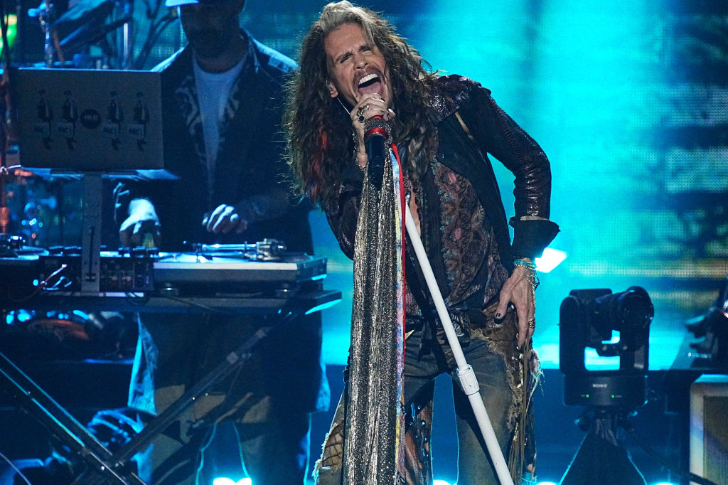 ¿Por? Steven Tyler dice que él no puede ser demandado de abuso a una menor de edad  