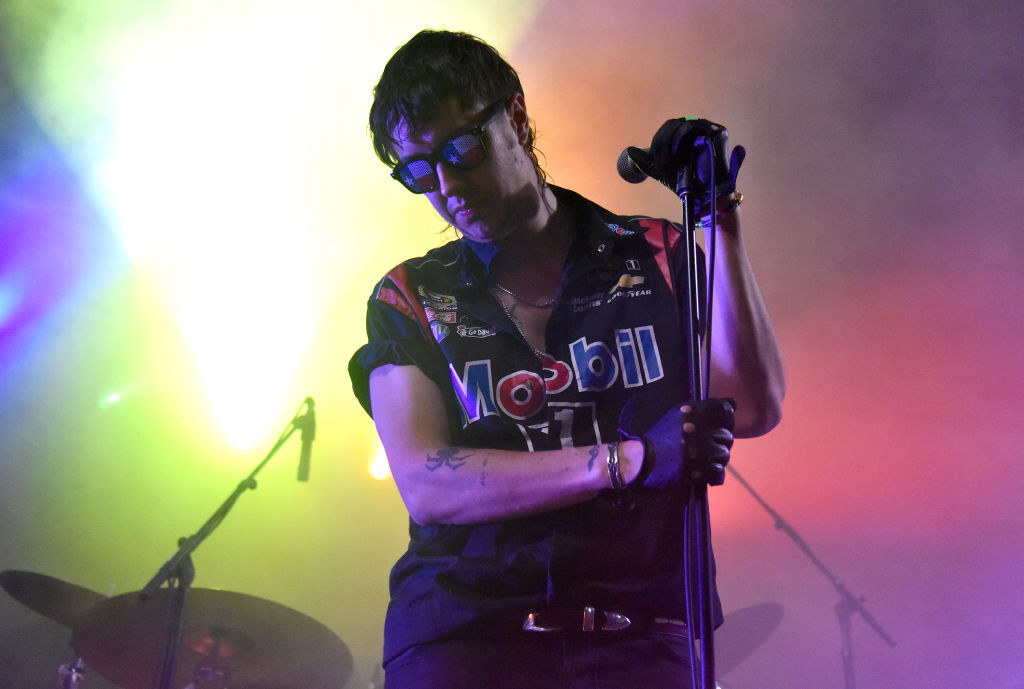 The Voidz le entra al synth pop distorsionado en su nueva rola "Prophecy of the Dragon"