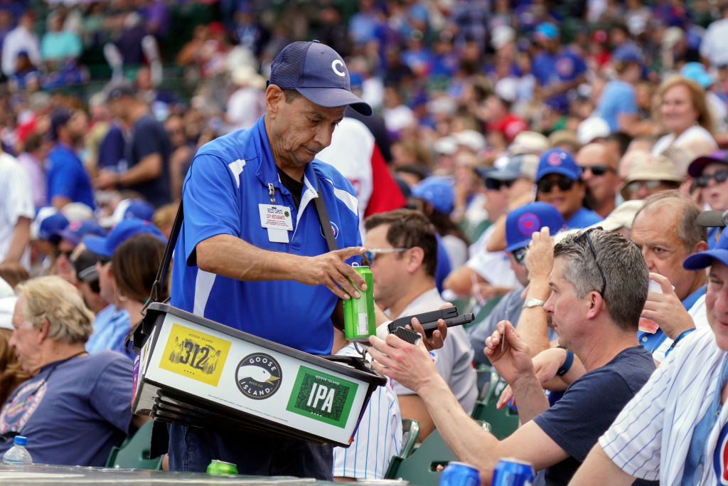 Vendedor de cerveza en estadio de MLB