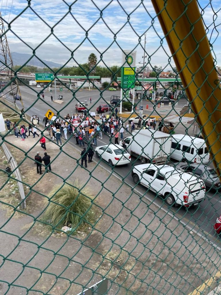 Bloqueos simultáneos de maestros en Edomex: México-Querétaro, Periférico y más autopistas