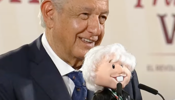 don-comedia-amlo-responde-peluche-amlito-pregunta-secuestro-masivo-chiapas-1