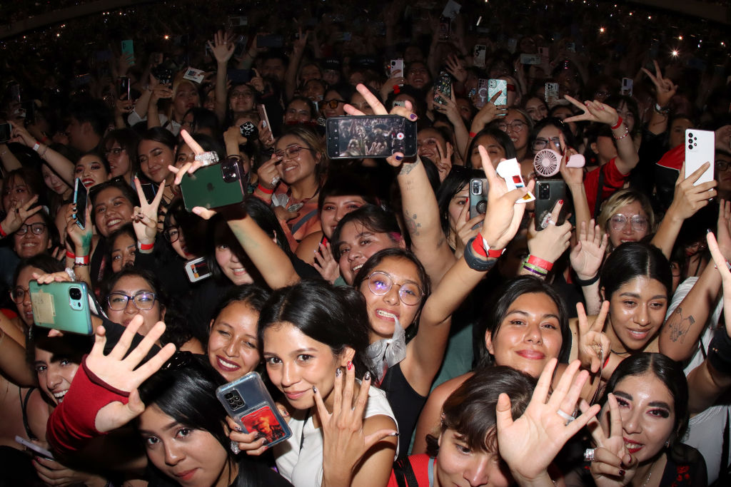 Estudio demostró que la generación Z está tomando menos alcohol en los conciertos